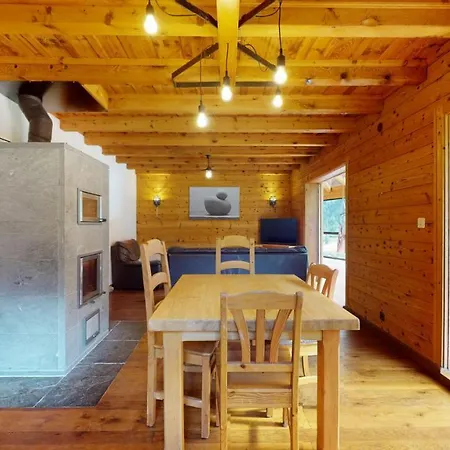 木屋 Mountain Getaway In The Valley 特里安