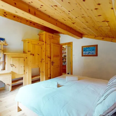 Mountain Getaway In The Valley 木屋 特里安